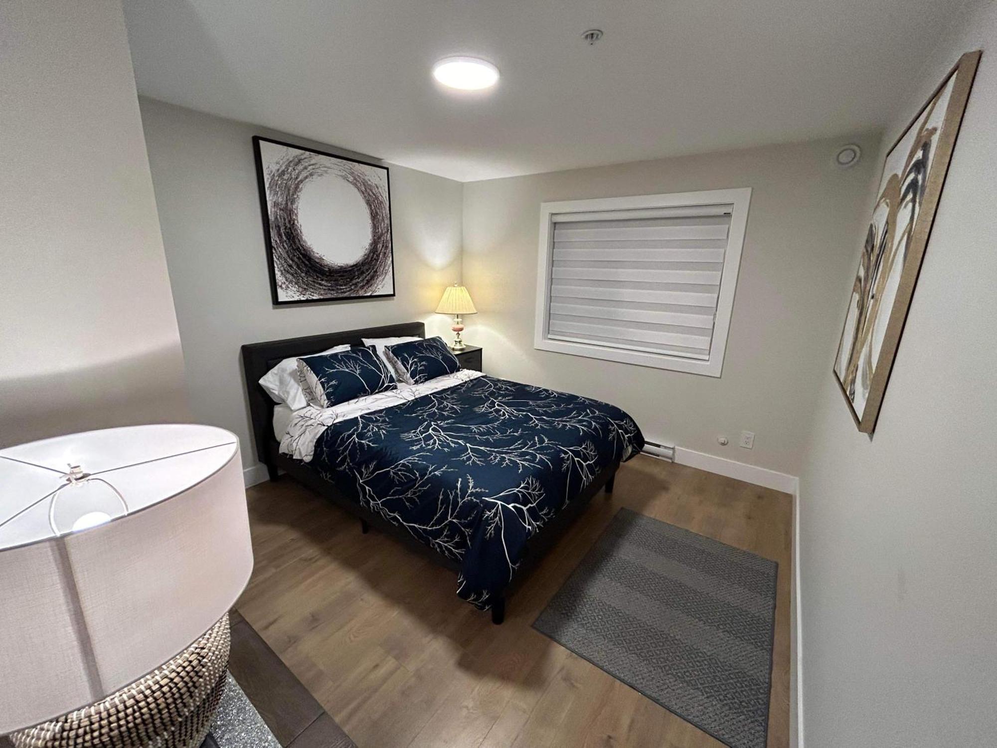New, Spacious 2 Bedrooms In Downtown With Free Parking! Maple Ridge Экстерьер фото