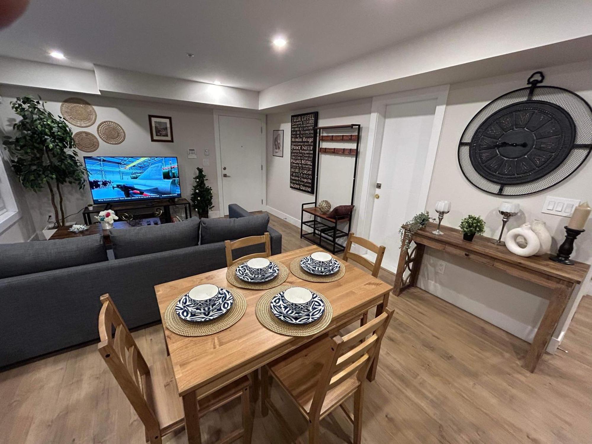 New, Spacious 2 Bedrooms In Downtown With Free Parking! Maple Ridge Экстерьер фото