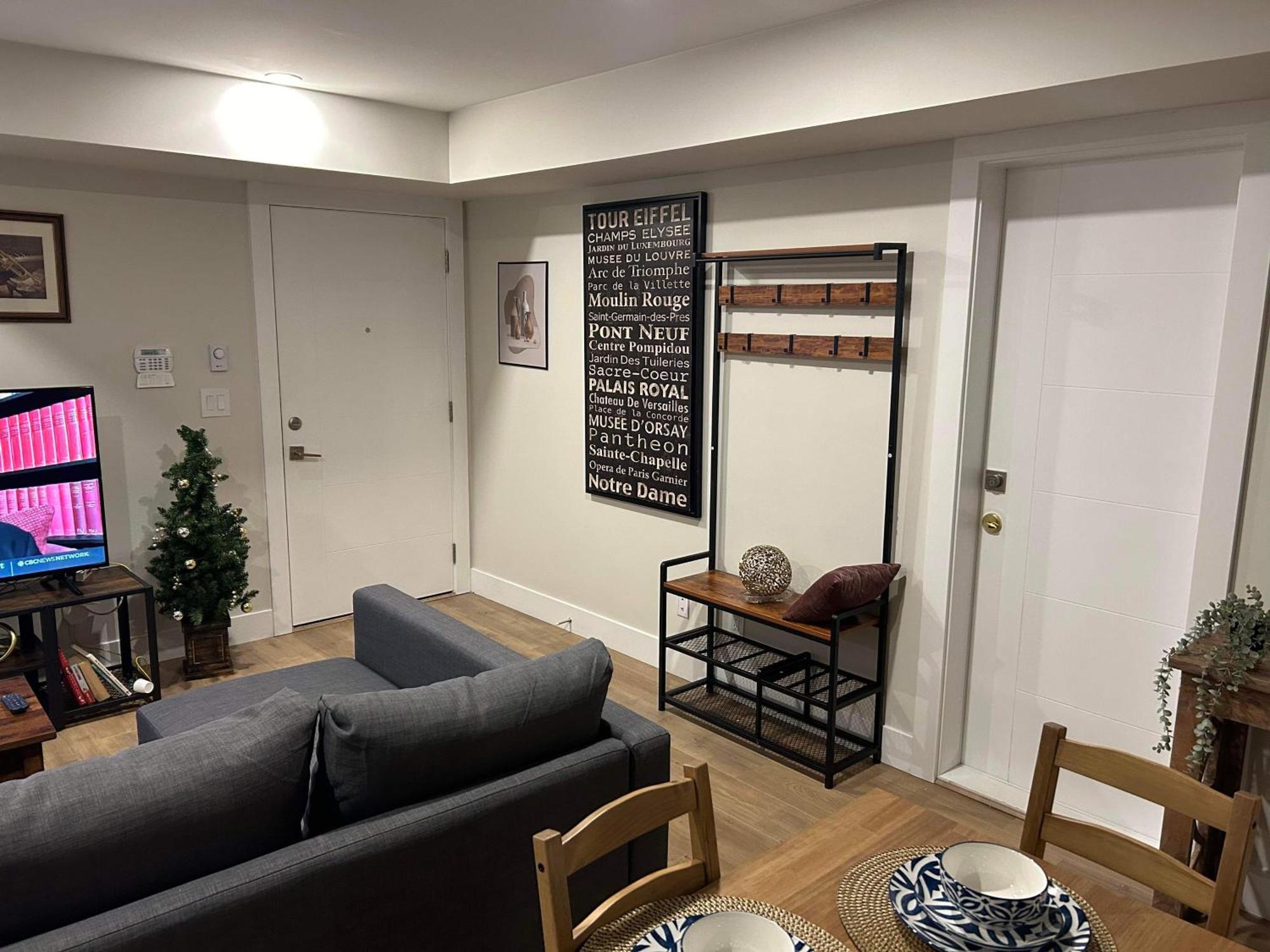 New, Spacious 2 Bedrooms In Downtown With Free Parking! Maple Ridge Экстерьер фото