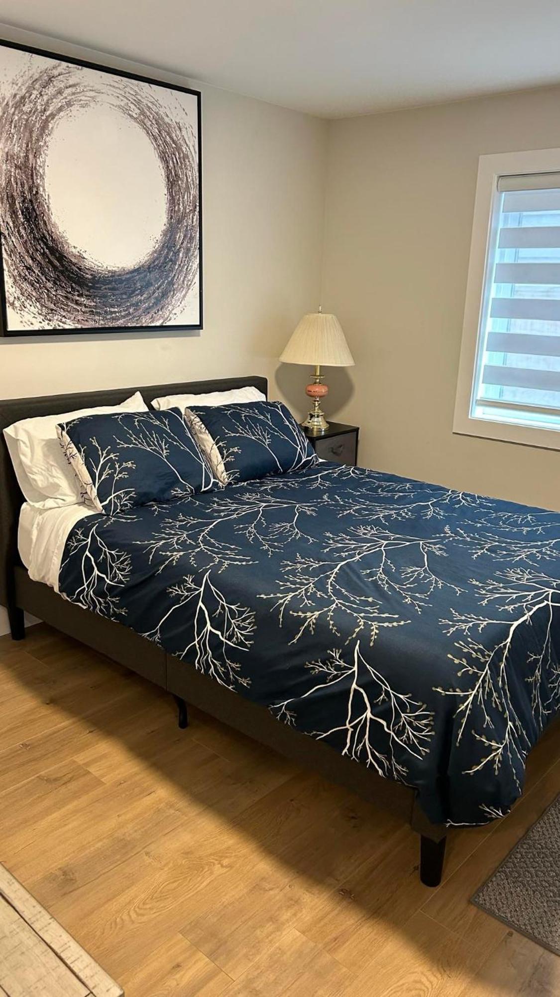 New, Spacious 2 Bedrooms In Downtown With Free Parking! Maple Ridge Экстерьер фото